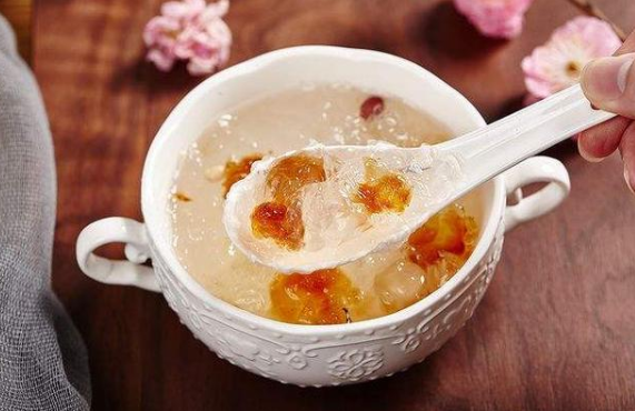 每天吃燕窩對女人有什么效果？燕窩真的可以起到美容養(yǎng)顏的功效嗎？