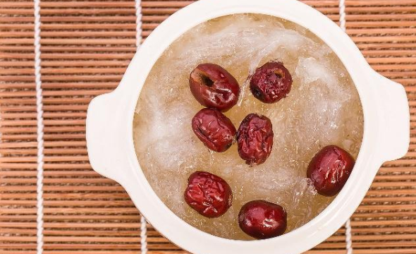 什么時候吃燕窩發(fā)揮的作用較好？在吃燕窩時需要注意哪些問題？