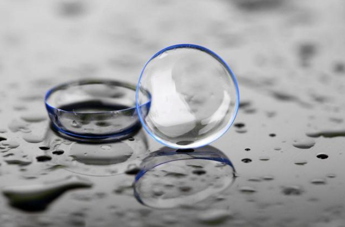 戴隱形眼鏡的危害有哪些？遇到什么情況不要戴隱形眼鏡？